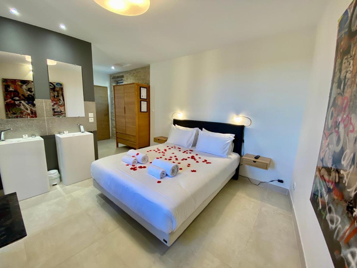 La Maison Des Vendangeurs - Table D'Hotes Le Soir Du Jeudi Au Dimanche- Jacuzzi - Balneo Spa - Acces Piscine Pour Toutes Les Chambres Sauf Studio Coquet- Piscine De Mai A Mi-Octobre Martignargues Exteriér fotografie