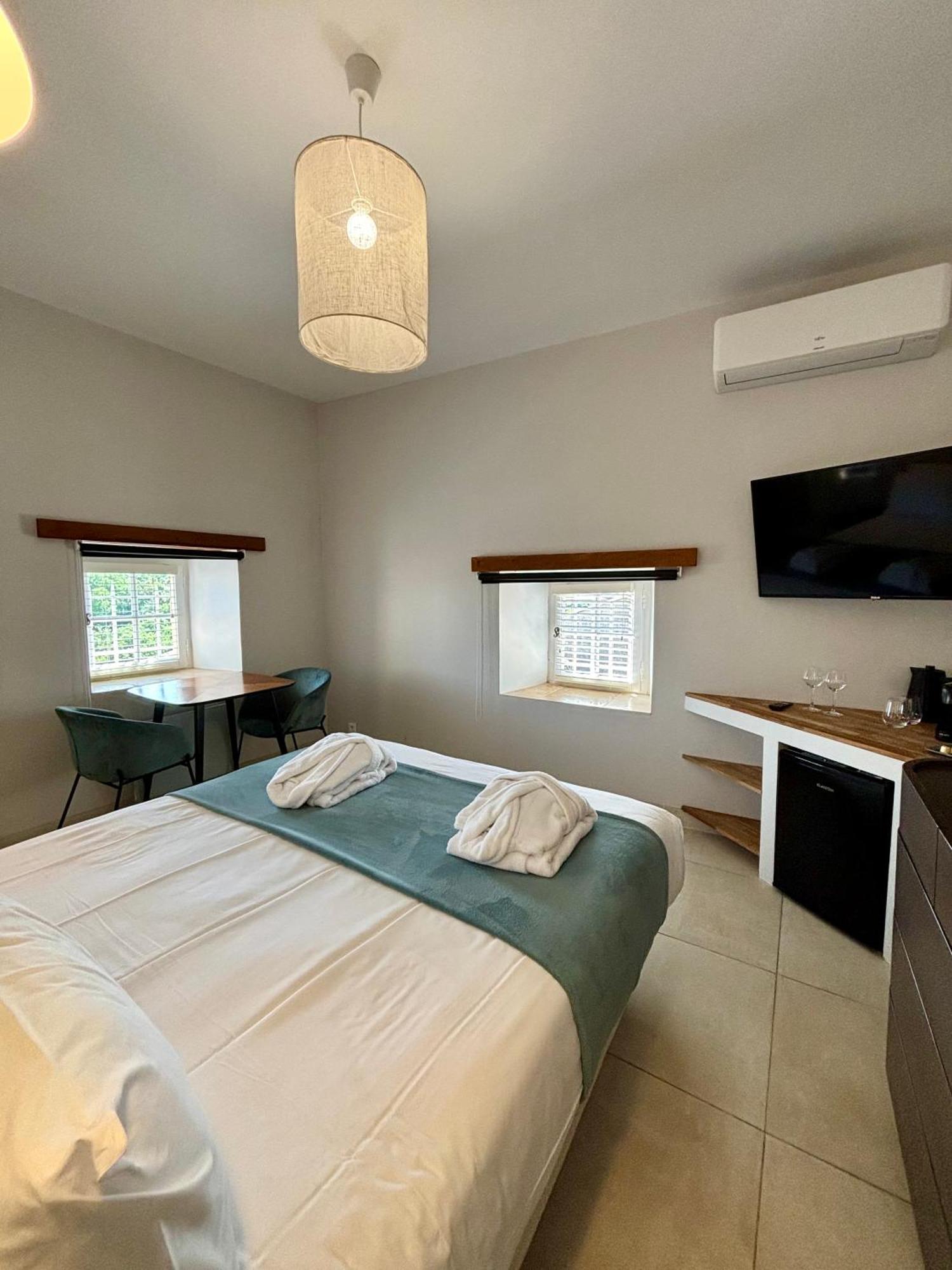La Maison Des Vendangeurs - Table D'Hotes Le Soir Du Jeudi Au Dimanche- Jacuzzi - Balneo Spa - Acces Piscine Pour Toutes Les Chambres Sauf Studio Coquet- Piscine De Mai A Mi-Octobre Martignargues Exteriér fotografie