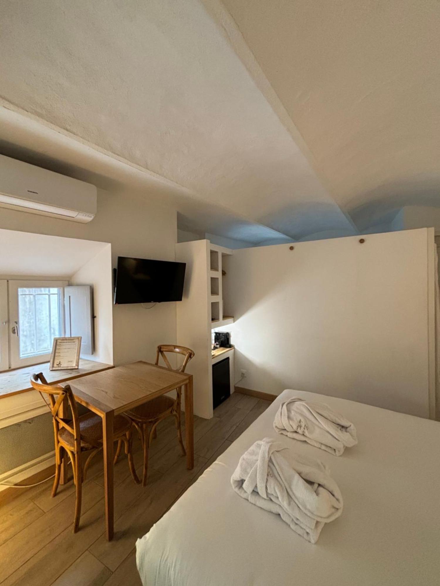 La Maison Des Vendangeurs - Table D'Hotes Le Soir Du Jeudi Au Dimanche- Jacuzzi - Balneo Spa - Acces Piscine Pour Toutes Les Chambres Sauf Studio Coquet- Piscine De Mai A Mi-Octobre Martignargues Exteriér fotografie