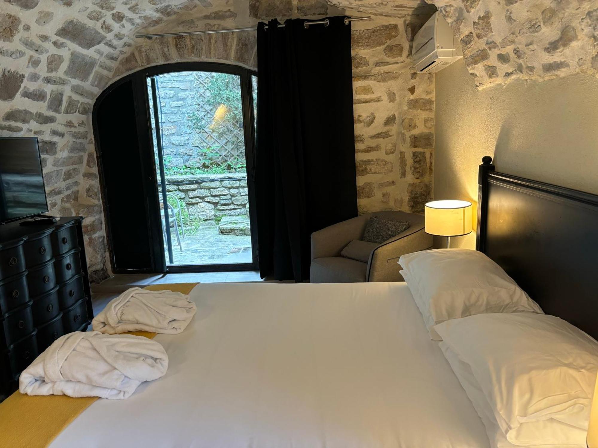 La Maison Des Vendangeurs - Table D'Hotes Le Soir Du Jeudi Au Dimanche- Jacuzzi - Balneo Spa - Acces Piscine Pour Toutes Les Chambres Sauf Studio Coquet- Piscine De Mai A Mi-Octobre Martignargues Exteriér fotografie