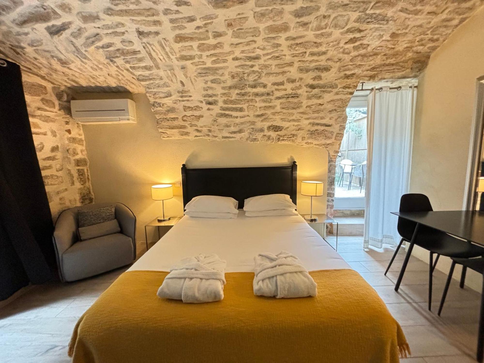 La Maison Des Vendangeurs - Table D'Hotes Le Soir Du Jeudi Au Dimanche- Jacuzzi - Balneo Spa - Acces Piscine Pour Toutes Les Chambres Sauf Studio Coquet- Piscine De Mai A Mi-Octobre Martignargues Exteriér fotografie