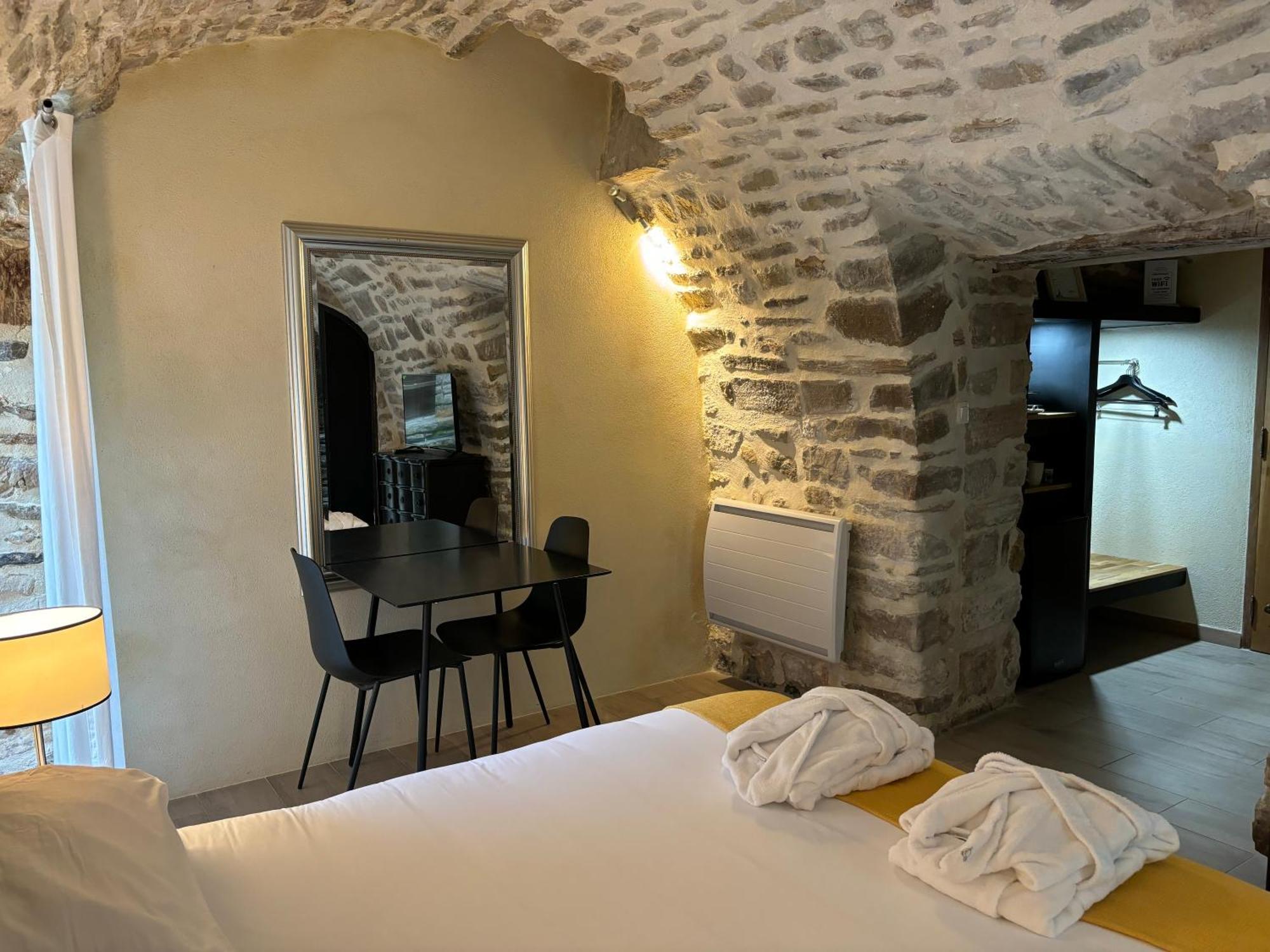 La Maison Des Vendangeurs - Table D'Hotes Le Soir Du Jeudi Au Dimanche- Jacuzzi - Balneo Spa - Acces Piscine Pour Toutes Les Chambres Sauf Studio Coquet- Piscine De Mai A Mi-Octobre Martignargues Exteriér fotografie