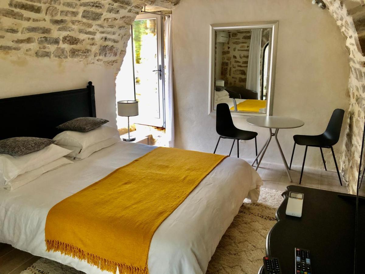 La Maison Des Vendangeurs - Table D'Hotes Le Soir Du Jeudi Au Dimanche- Jacuzzi - Balneo Spa - Acces Piscine Pour Toutes Les Chambres Sauf Studio Coquet- Piscine De Mai A Mi-Octobre Martignargues Exteriér fotografie